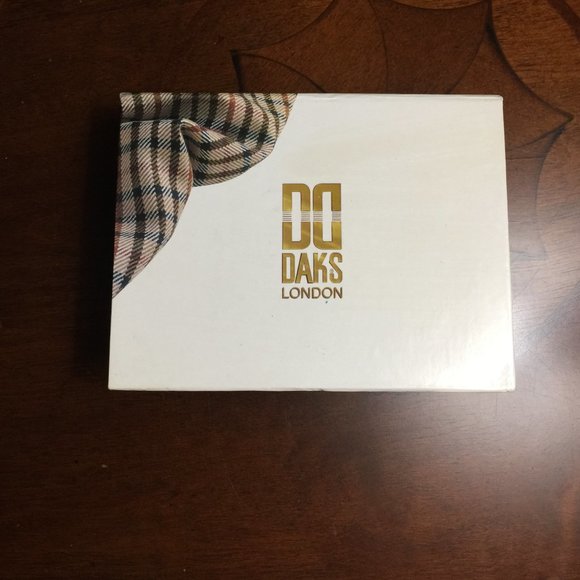 NIB a box of 2 DAKS Scarves/wraps - Picture 5 of 6